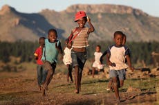 Distribuyen medicamento genérico contra el VIH para bebés en África, dice UNITAID