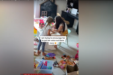 Mamá convierte a la niñera de su hija en una estrella viral al grabarla en secreto cantando