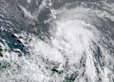 Elsa toca tierra en Cuba mientras Florida se prepara para la tormenta tropical