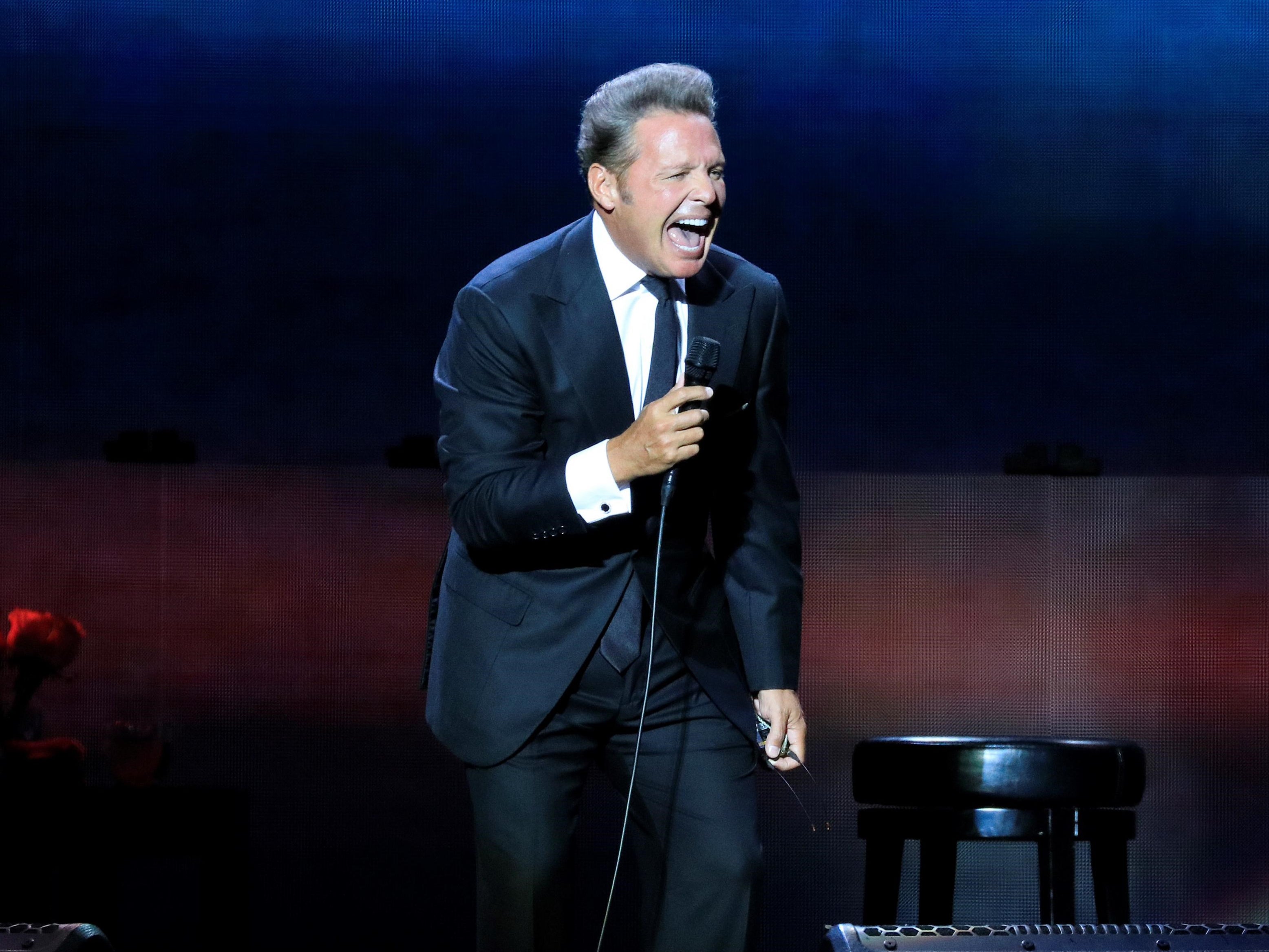 Operan de emergencia a Luis Miguel tras caída