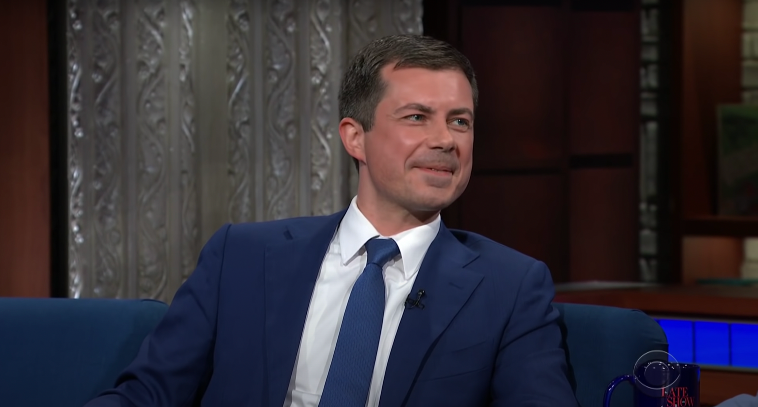 Pete Buttigieg critica a políticos por “molestar a” menores trans