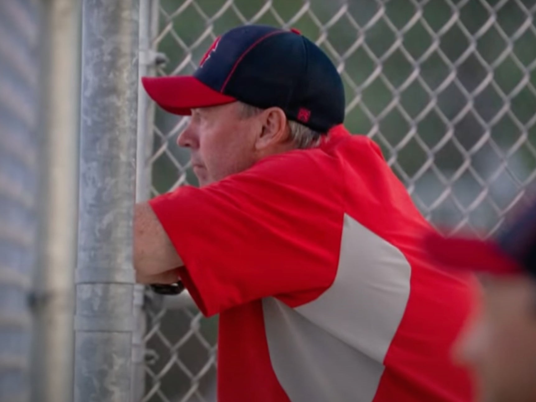 Entrenador de béisbol asesinado en ataque de furia en la carretera mientras conducía con su hijo de 15 años