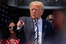 Trump critica a Biden y generales por retirada de Afganistán y sugiere destruir las bases militares