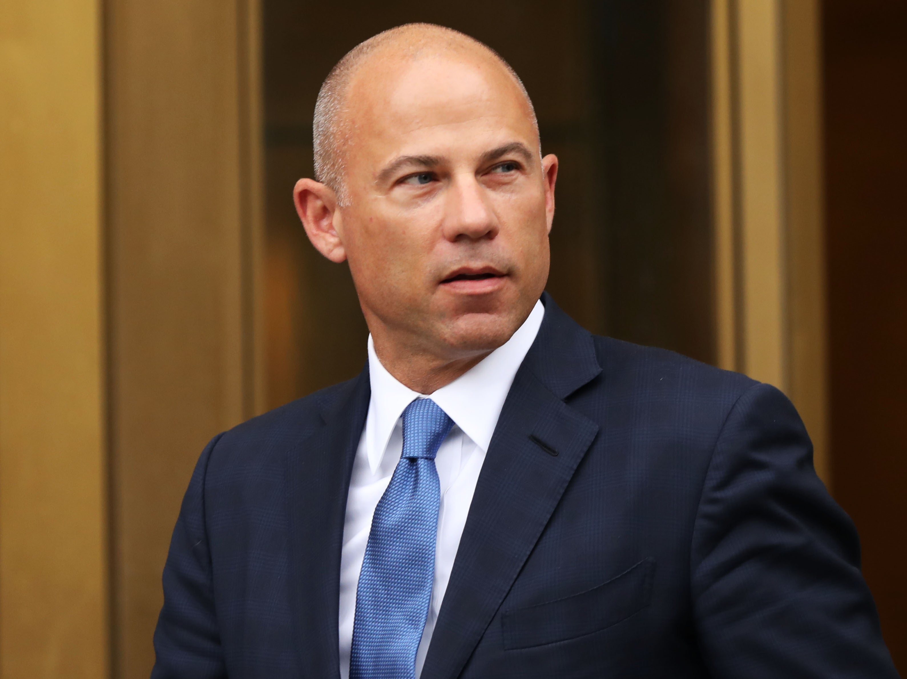 Michael Avenatti llora al ser condenado a 30 meses por el intento de extorsión a Nike