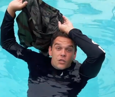 Servidor de la Royal Marine revela truco en TikTok para salvarse de morir ahogado en el mar