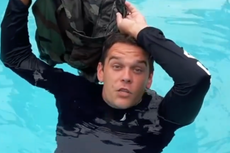 Servidor de la Royal Marine revela truco en TikTok para salvarse de morir ahogado en el mar