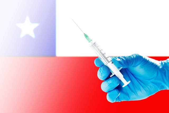 <p>Las autoridades brindarán mayores libertades a las personas completamente vacunadas en Chile</p>