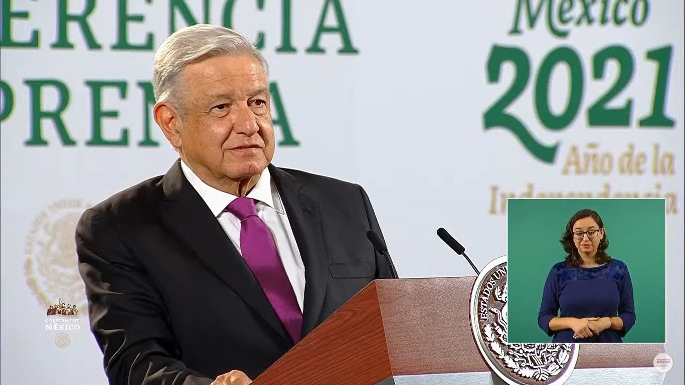 AMLO tacha de “campaña negra” video donde se aprecia a uno de sus hermanos recibiendo dinero