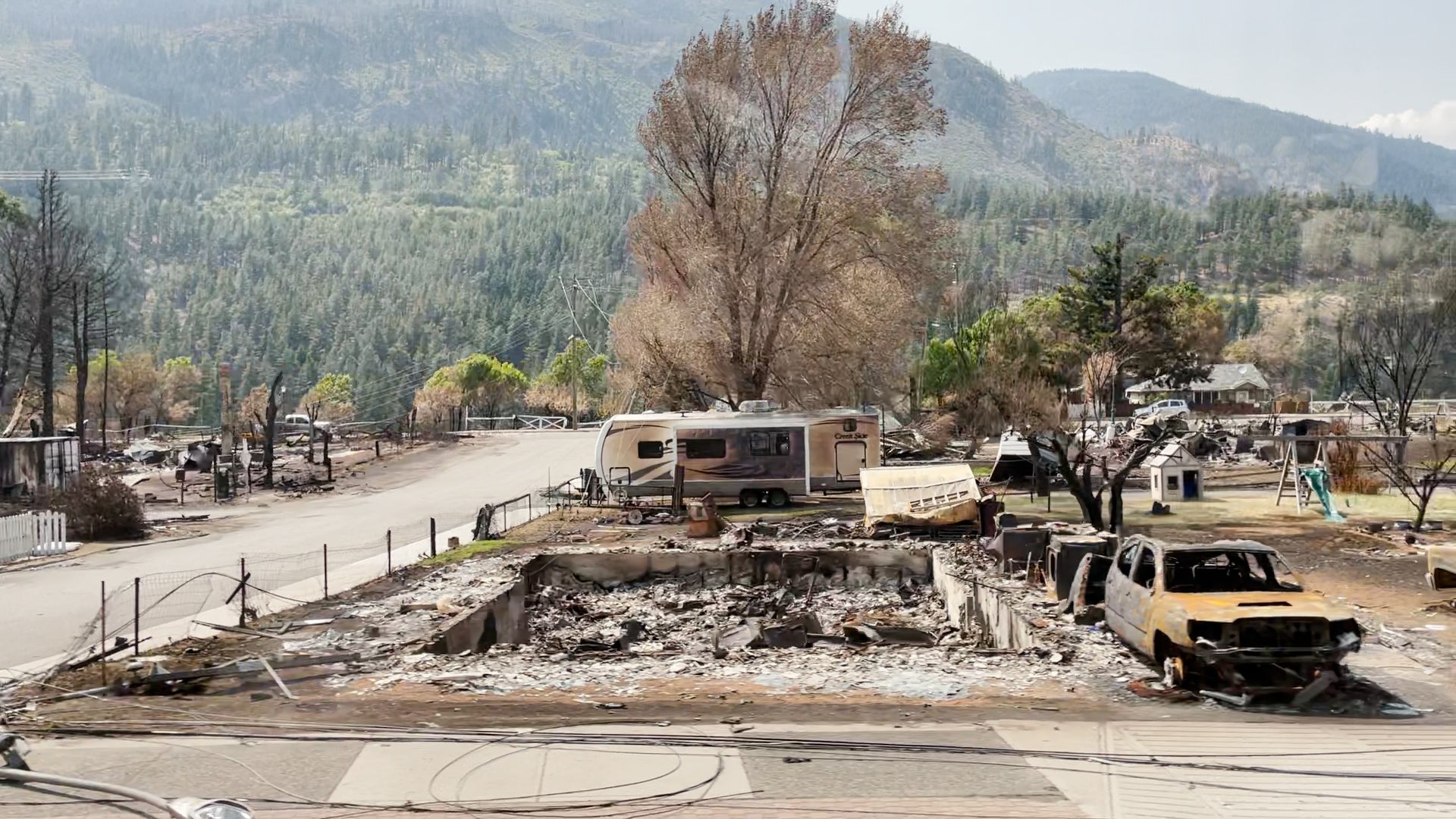 Primer vistazo a la ciudad convertida en “polvo” por la ola de calor que bate récords