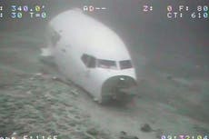 Fotos muestran los restos submarinos del avión Boeing que se estrelló frente a la costa de Hawái