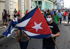 Miles de personas se manifiestan contra el gobierno en Cuba, en protesta por la escasez y altos precios