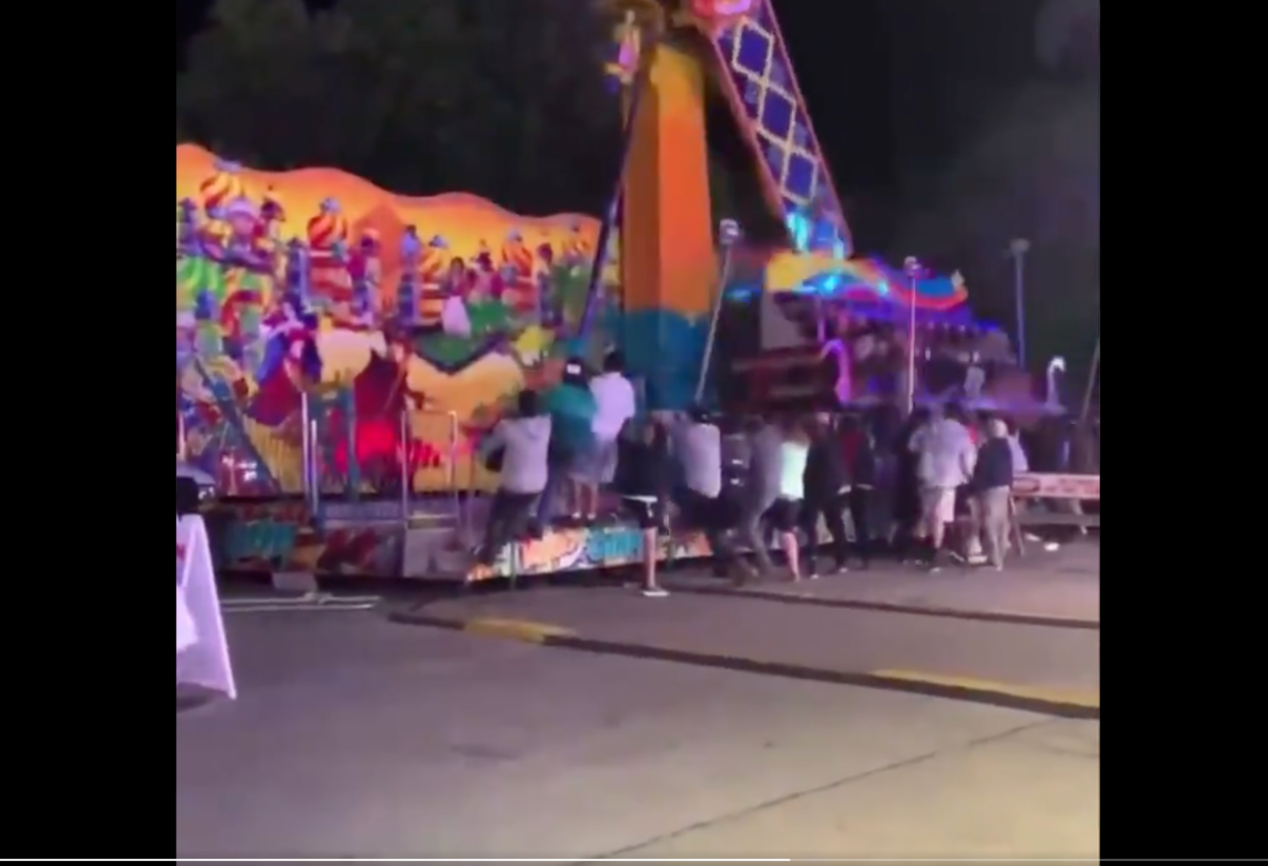 Espectadores detienen tragedia en juego mecánico de Michigan 