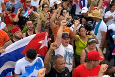 Las protestas de Cuba se extienden a Miami, mientras el presidente amenaza con una “batalla en las calles”