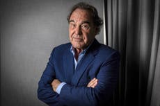 Oliver Stone revisita asesinato de JFK en nuevo documental