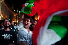 Italia estalla de júbilo al recibir a campeones de la Euro