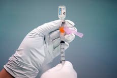 FDA advierte por rara reacción a vacuna de J&J contra COVID