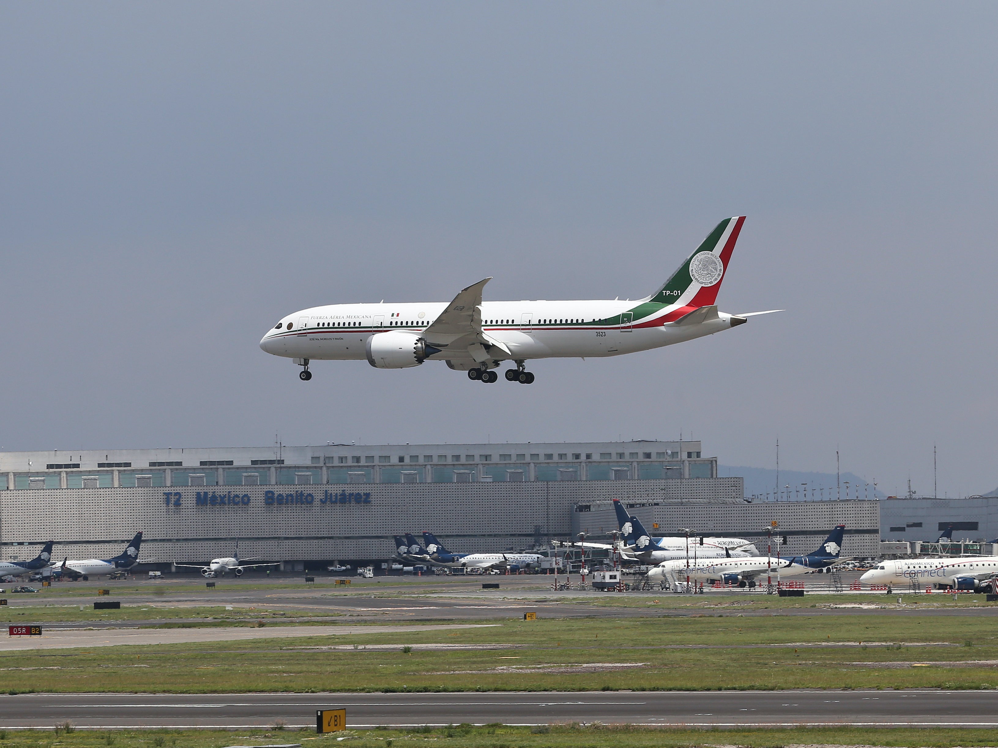 Avión presidencial viaja a Tokio con material deportivo y médico para atletas mexicanos