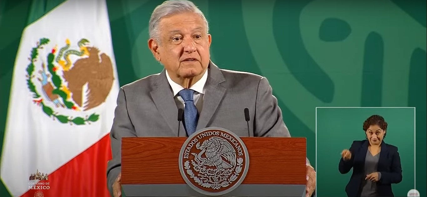 AMLO denuncia estrategia de medios de información para enajenar jóvenes con “contenidos tóxicos”