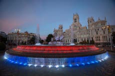 Madrid rinde homenaje a Cuba iluminando la Cibeles con los colores de la bandera de la isla