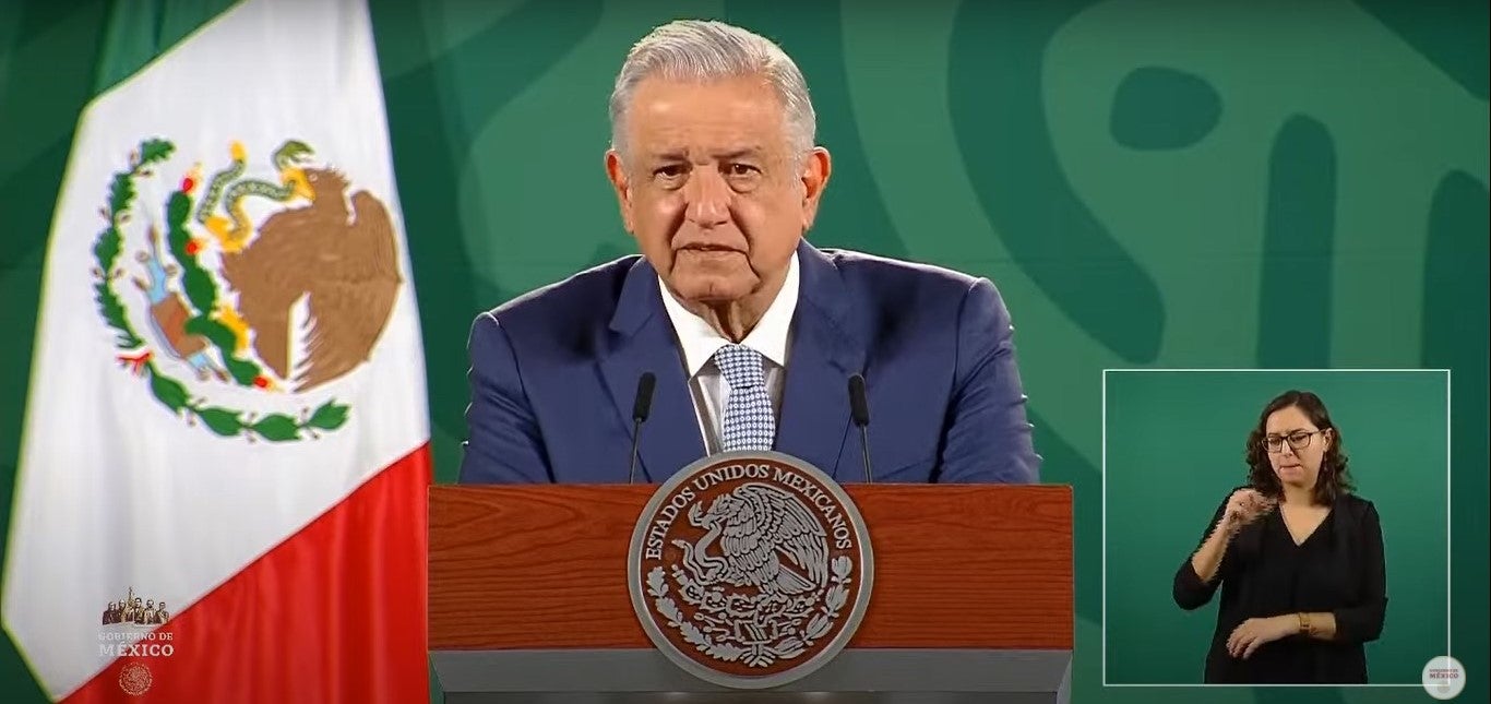 AMLO pide a padres de familia organizarse para regreso a clases presenciales