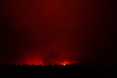 EEUU: Incendio amenaza zona devastada por otro siniestro