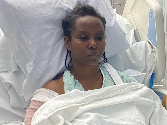 <p>Martine Moïse, la esposa del presidente haitiano asesinado Jovenel Moïse, publicó imágenes de su cama en el hospital de Miami en Twitter.</p>