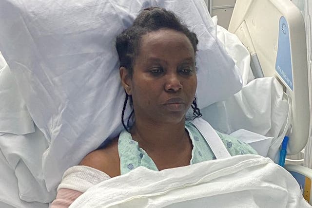 <p>Martine Moïse, la esposa del presidente haitiano asesinado Jovenel Moïse, publicó imágenes de su cama en el hospital de Miami en Twitter.</p>