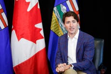 Canadá reabrirá puertas a estadounidenses vacunados el próximo mes, otros extranjeros les seguirán