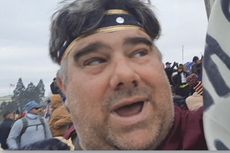 Arrestan a sospechoso de disturbios en el Capitolio que vestía traje de gladiador, apodado “Caesar No Salad”