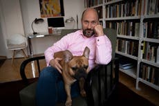 Gobierno húngaro combate la homosexualidad en la literatura