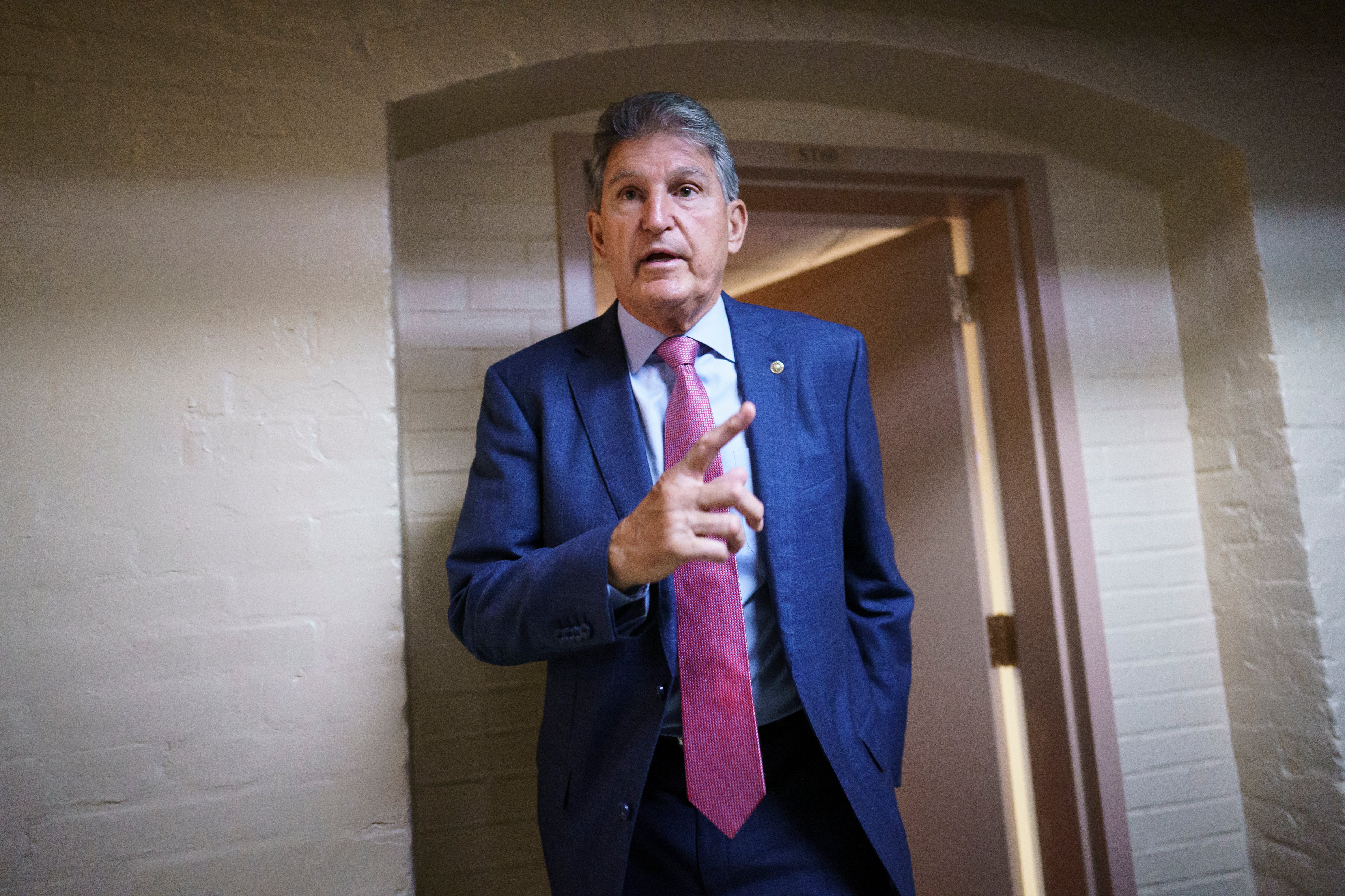 Joe Manchin asistirá a recaudación de fondos con donantes republicanos tras reunirse con demócratas