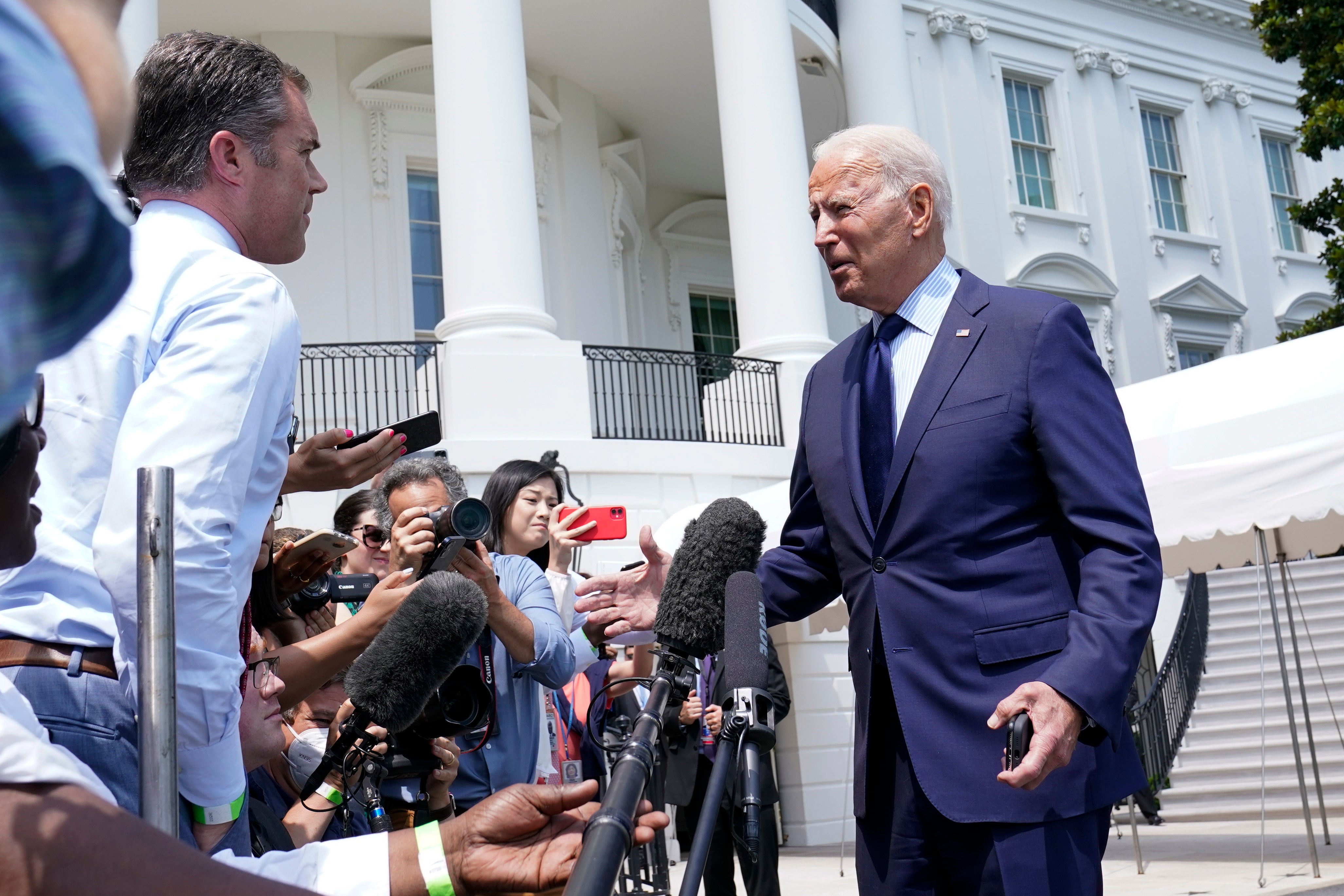 'Están matando gente': Biden condena a Facebook por la difusión de la desinformación de Covid