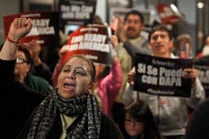 Piden a Biden y demócratas actuar ante fallo contra el DACA