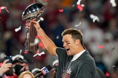 Tom Brady dice que dio positivo a COVID tras participar en el desfile de botes de la victoria del Super Bowl