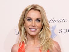 Britney Spears: los fans confundidos después de que la cantante compartiera la misma foto topless en Instagram