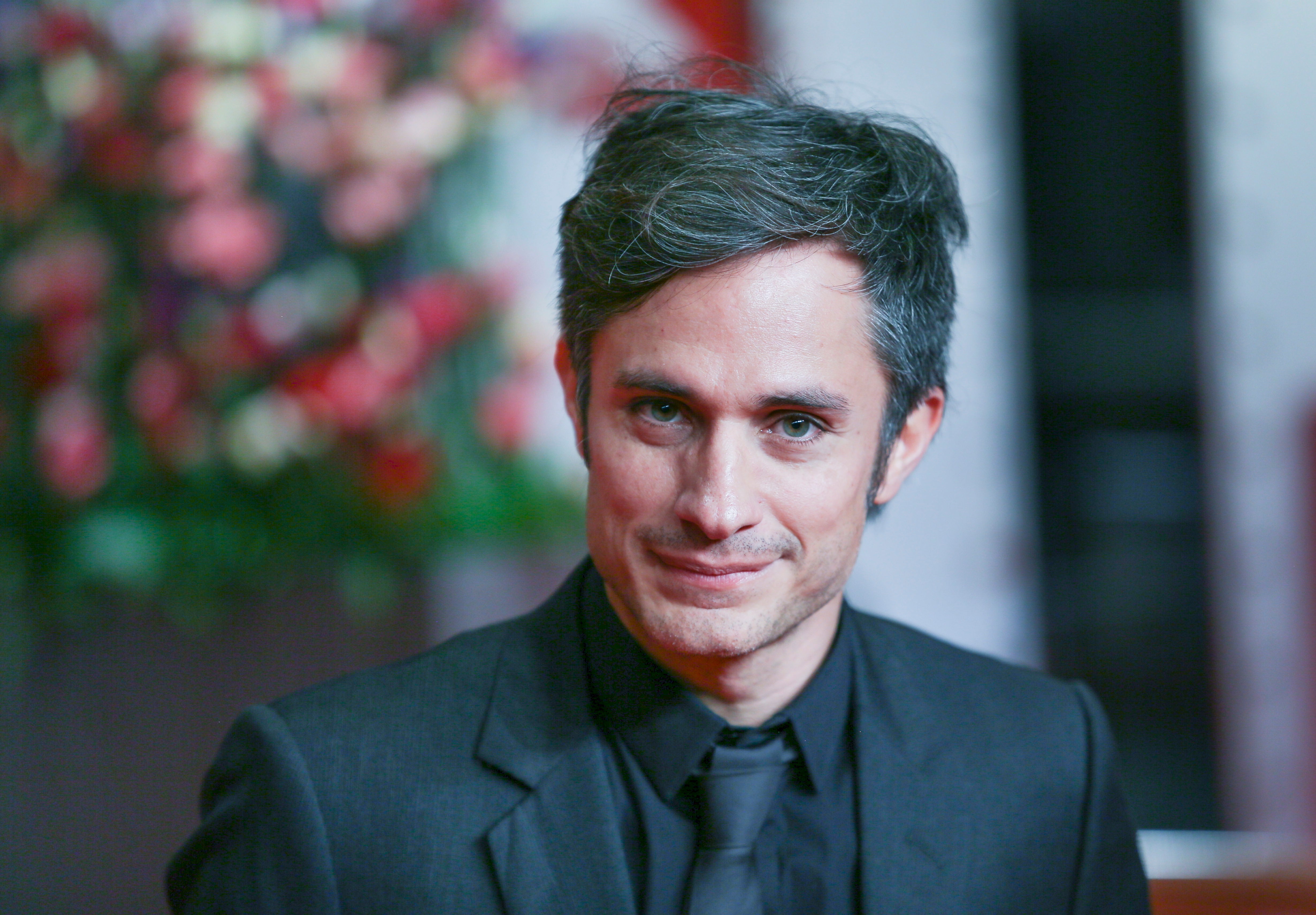 Cassandro: Revelan primeras imágenes de Gael García Bernal como el luchador exótico