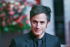 Cassandro: Revelan primeras imágenes de Gael García Bernal como el luchador exótico
