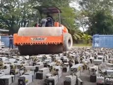 Policía arrasa con mil minas de bitcoin después de que el “robo de electricidad” provocara cortes de energía