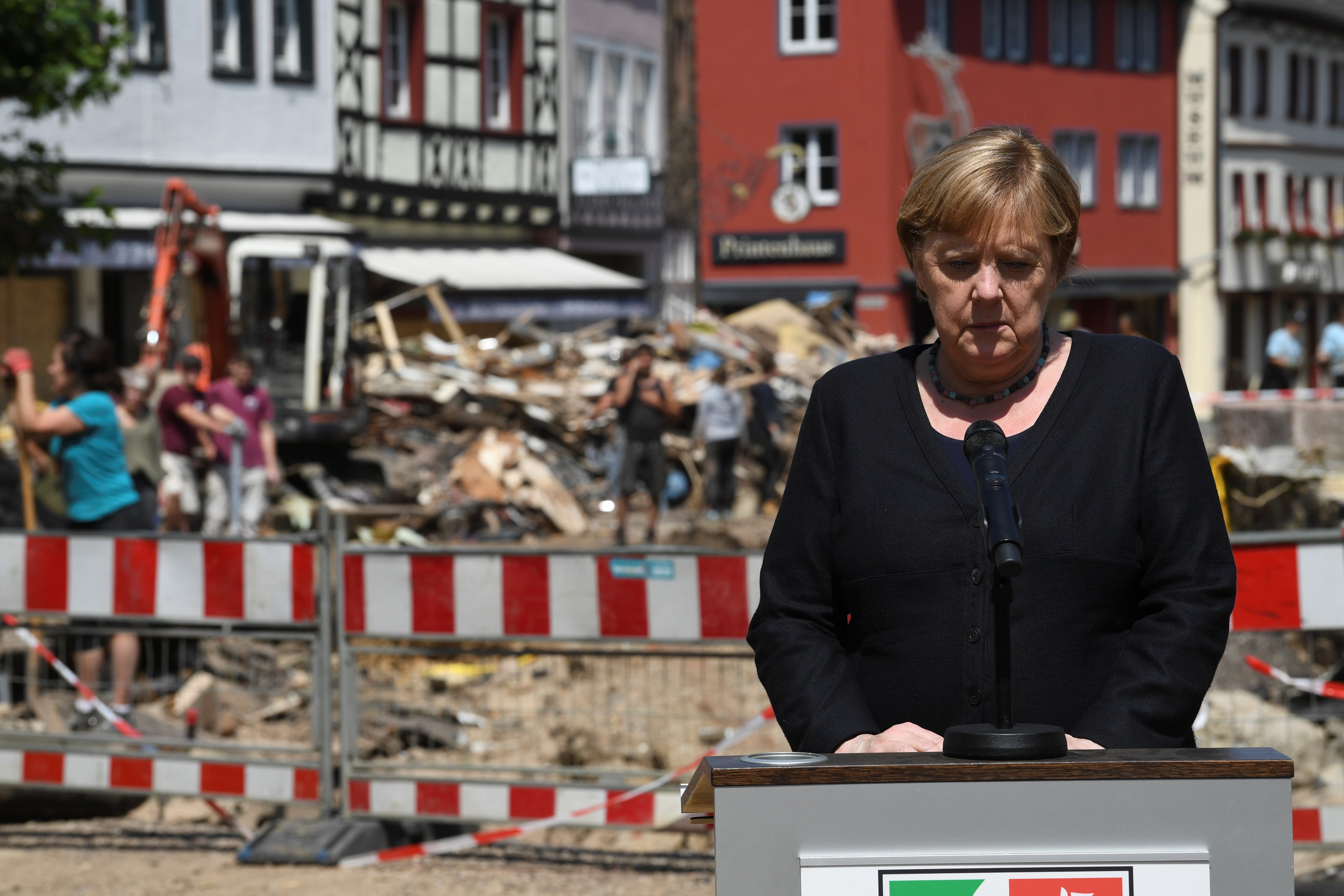 Angela Merkel prometió ayuda a las víctimas de las inundaciones en Alemania