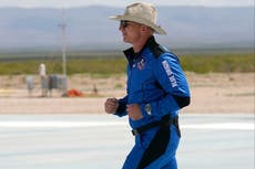 “En lo que va y viene del espacio”: Redes reaccionan al viaje espacial de Jeff Bezos