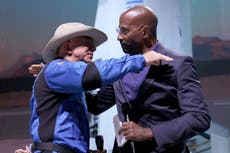 ¿Quién es Van Jones y qué hará con los 100 millones de dólares que le ha dado Jeff Bezos?