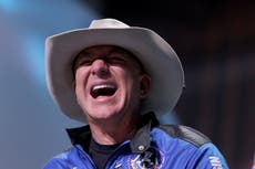 Trabajadores y clientes de Amazon critican a Jeff Bezos luego de que les agradece financiar viaje espacial