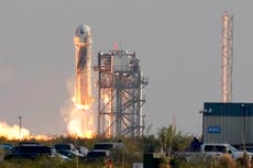 ¿Cuánto carbono liberan los cohetes de Blue Origin de Jeff Bezos?