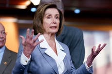 Pelosi veda 2 aliados de Trump de comisión de 6 de enero