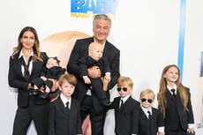 Hilaria Baldwin responde a los trolls que cuestionan la diferencia de color de piel entre ella y sus hijos: “Sí, son míos”