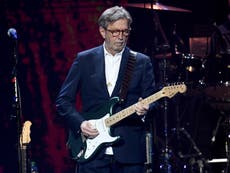 Eric Clapton dice que no tocará en lugares que requieran pasaporte de vacuna
