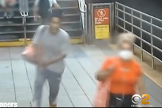Captan en video a hombre dando un puñetazo a una mujer de 60 años en andén del metro de Nueva York
