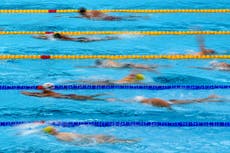 El caos organizado del calentamiento en la piscina olímpica