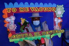 Vacuna contra COVID llega a remota etnia andina de Bolivia