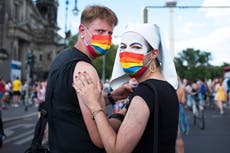 Alemania: Miles de personas participan en desfile LGBTQ